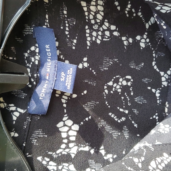 5/$25 - Tommy Hilfiger long sleeve sz. SP - Picture 4 of 7